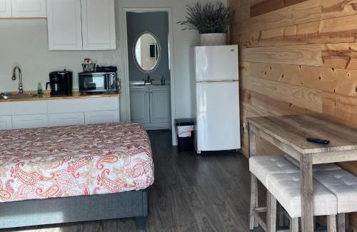 Kimberling City Hotel | Harper Valley 10