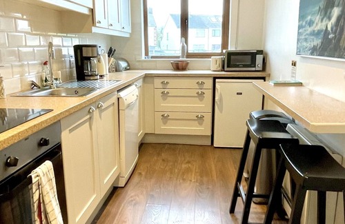 Dingle House | Harriet's Cottage. Chic & Cozy, Walk Everywhere!