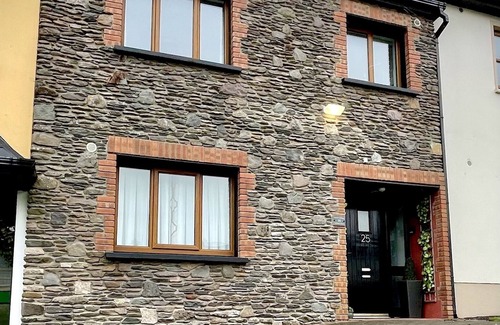 Dingle House | Harriet's Cottage. Chic & Cozy, Walk Everywhere!