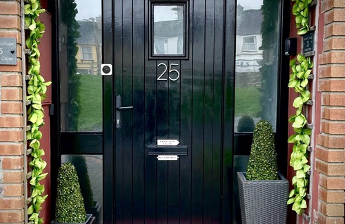 Dingle House | Harriet's Cottage. Chic & Cozy, Walk Everywhere!