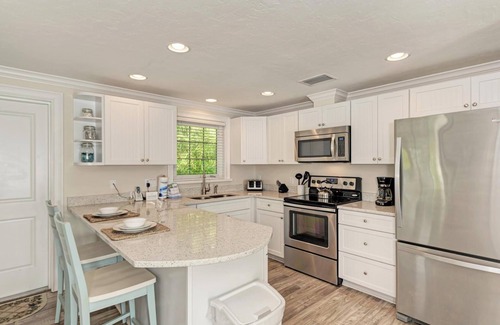 Holmes Beach House | Harrington Bungalow 6 One Block to Gulf Beaches - By Island Real Estate Vacation