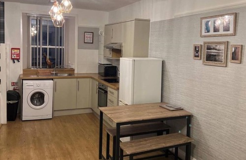 Montrose Apartment | Harris Apartment