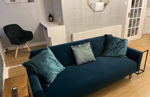 Montrose Apartment | Harris Apartment