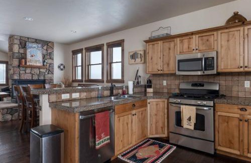 Victor House | Harris Hawk Cabin in Victor, Id with Air