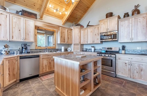 Villa Grove House | Harrison Hill- Basecamp For Outdoor Adventures!
