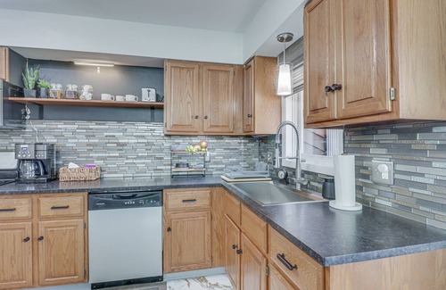 Harrisonburg House | Harrisonburg Home w/Deck - 2 Mi to JMU!