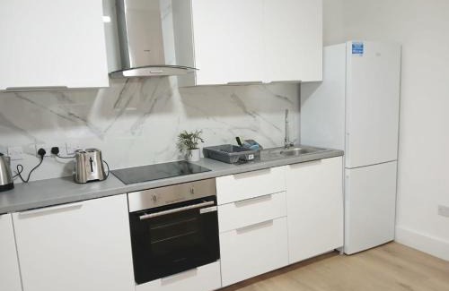 Marlborough House | Harrow Haven - Sleeps 5 & Free parking
