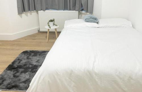 Marlborough House | Harrow Haven - Sleeps 5 & Free parking