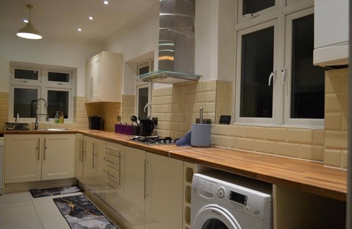 Roxeth House | Harrow/Sleeps10/PrivateGarden/3BR/FreeParking/WiFi