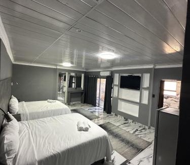 Mahikeng House | Harry's Luxury Guest House