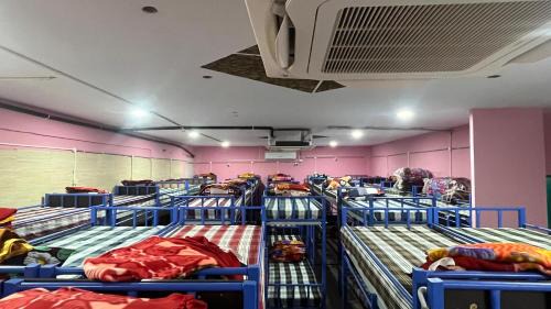Dwaraka Nagar Hotel | Harsha Sri Dormitory