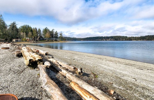 Burley House | Harstine Island Vacation Rental: Walk to Beach!