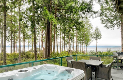 Burley House | Harstine Island Vacation Rental: Walk to Beach!