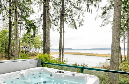 Burley House | Harstine Island Vacation Rental: Walk to Beach!