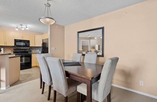 East Kootenay Apartment | Hart of it All | Top Floor | Pool | Hot Tub | Gym