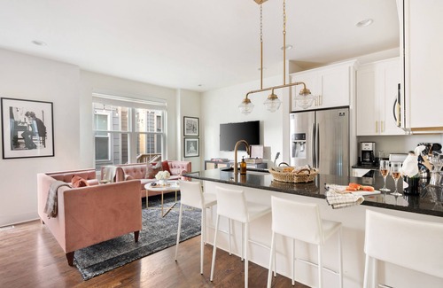 Chestnut Hill Apartment | Hart Suite 12 by AvantStay | Gorgeous Town House w/Modern Amenities!