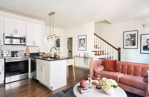 Chestnut Hill House | Hart Suite 13 by AvantStay | Gorgeous Town House w/Modern Amenities!