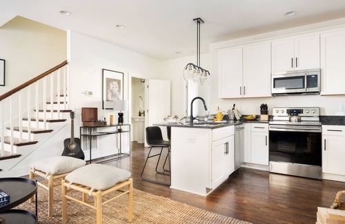 Chestnut Hill Apartment | Hart Suite 8 by AvantStay | Gorgeous Town House w/Modern Amenities!