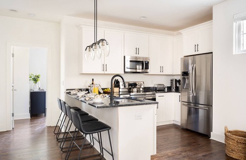Chestnut Hill Apartment | Hart Suite 8 by AvantStay | Gorgeous Town House w/Modern Amenities!