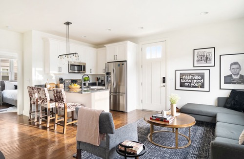 Chestnut Hill House | Hart Suite Buyout 3 by AvantStay | Two Town House Buyout in Nashville!