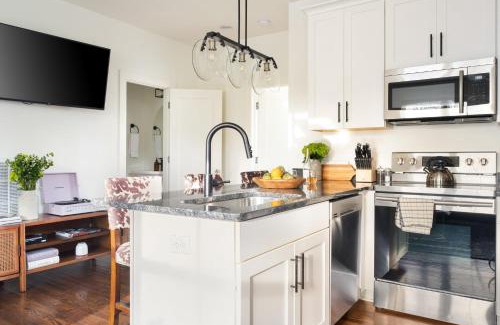 Chestnut Hill House | Hart Suite Buyout 3 by AvantStay Two Town House Buyout w Modern Amenities in Nashville