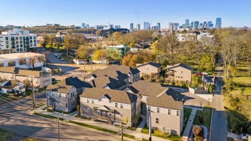 Chestnut Hill Apartment | Hart Suite Buyout 7 by AvantStay Two Nashville Town Houses w Stunning Amenities Design
