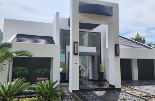 Kosmos House | Hartbeespoort Lifestyle Guest House