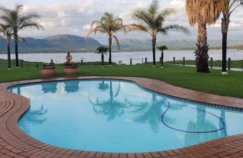 Kosmos Villa | Hartebeespoort Upmarket Pond Villa