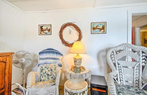 Hartford House | Hartford Cottage with Private Beach on Bear Pond!