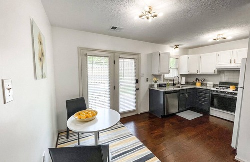 Lexington House | Hartland's Hideaway!