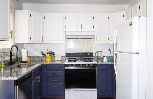 Lexington House | Hartland's Hideaway!