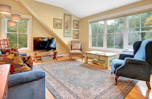 Hartland House | Hartland/Woodstock Hideaway with sunlit spaces, high ceilings & full kitchen