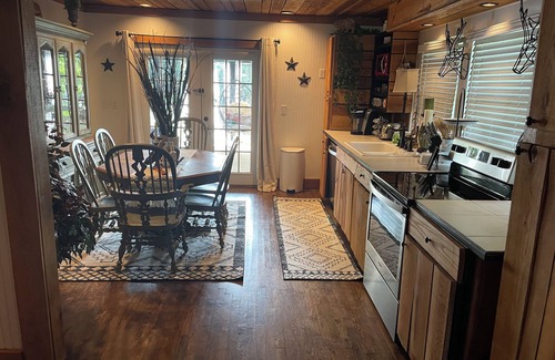 Townville House | Hartley’s Haven on beautiful Lake Hartwell