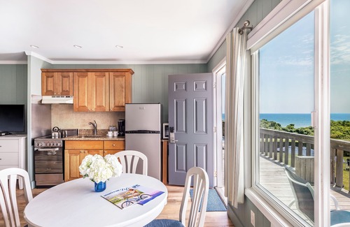 Montauk Hotel | Hartmans' Briney Breezes Beach Resort