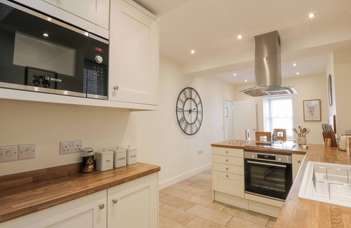 Kirkcudbright Cottage | HARTS COTTAGE, family friendly, with open fire in Kirkcudbright