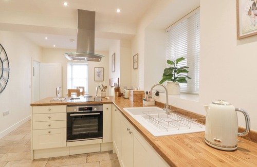 Kirkcudbright Cottage | HARTS COTTAGE, family friendly, with open fire in Kirkcudbright