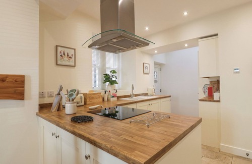 Kirkcudbright Cottage | HARTS COTTAGE, family friendly, with open fire in Kirkcudbright