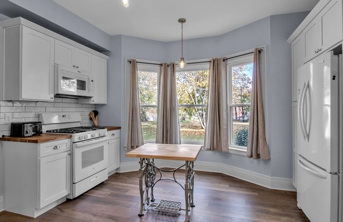 Buffalo House | Harvard Home Away from Home , 4Bd/2Ba, Save 10% Weekly, 20% monthly.