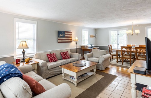 South Harwich House | Harwich Beach House - Walk to Red River Beach