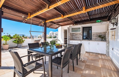Ramat Hasharon Apartment | Hasharon Rooftop Oasis by Sea N' Rent