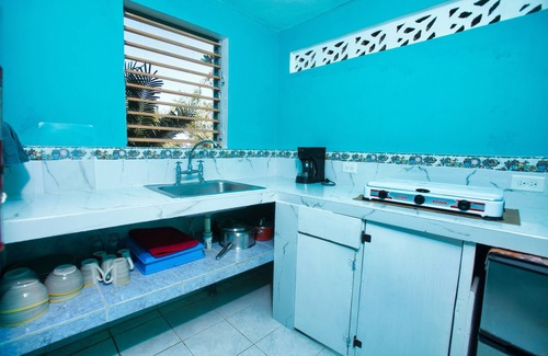 Robins Bay Cottage | Hassle Free Getaway Beach Front Property, family friendly