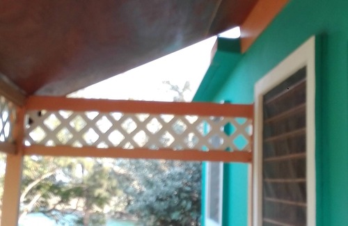 Robins Bay Cottage | Hassle Free Getaway Beach Front Property, family friendly