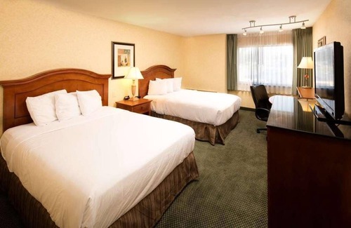 Wenatchee Resort | Hassle-free Stay! 3 Pet-friendly Units, Swimming Pool, Free Parking!