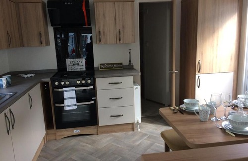 St Leonards-On-Sea Apartment | Hastings Holiday Home at Fairlight Lodge Beauport Holiday Park