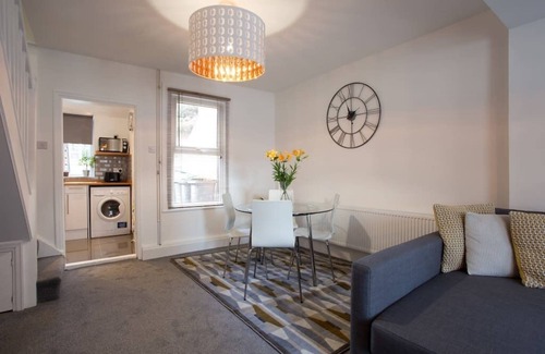 Luton House | Hastings House - Luton Accommodation