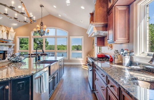Moneta House | Hastings on Hickory - Luxury, sleeps 8, dock