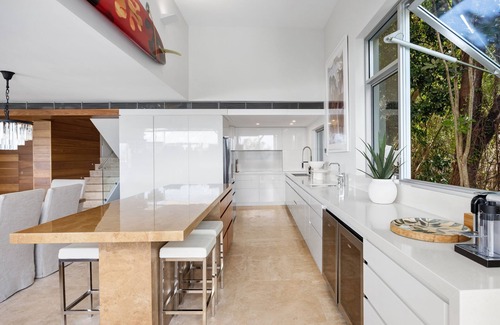 Noosa Heads Apartment | Hastings Park 5: Lavish Ocean Vista Luxury | 4BR | AC | gourmet kitchen