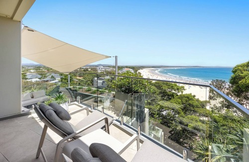 Noosa Heads Apartment | Hastings Park: Noosa Paradise, Laguna Bay Views | 4BR | 3BATH | AC |Heated Pool