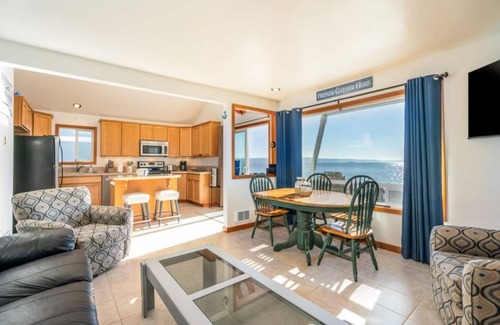 Everett Cottage | Hat Island Cottage by the Sound