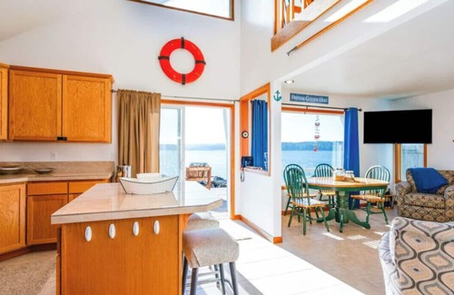 Everett Cottage | Hat Island Cottage by the Sound